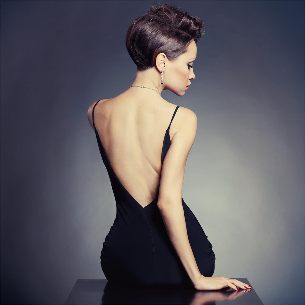 El peinado ideal para un vestido con espalda abierta - Peluquería